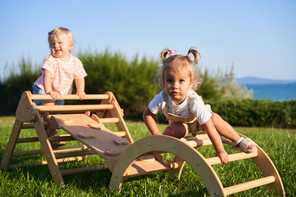 Set de joaca mic 3in1 Pikler/Montessori, triunghi de escaladare cu tobogan si arc de catarare