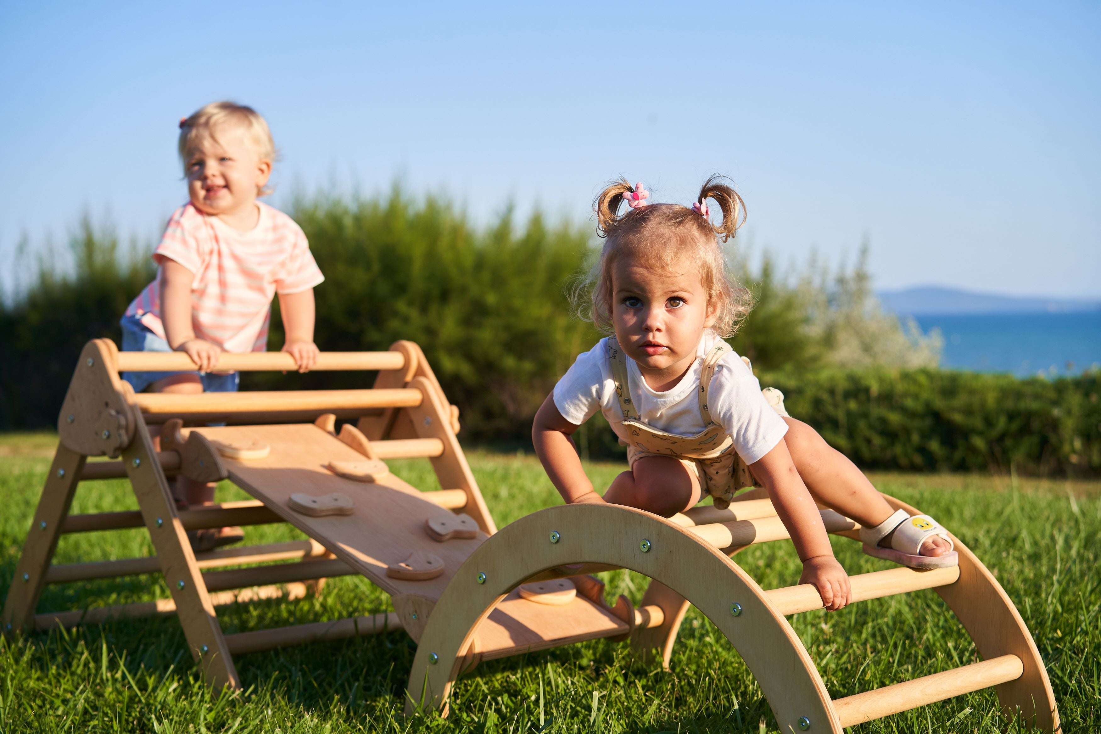 Set de joaca mic 3in1 Pikler/Montessori, triunghi de escaladare cu tobogan si arc de catarare