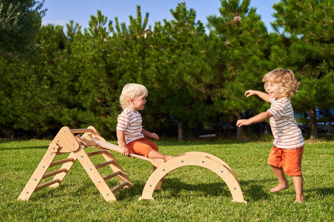 Set de joaca mic 3in1 Pikler/Montessori, triunghi de escaladare cu tobogan si arc de catarare